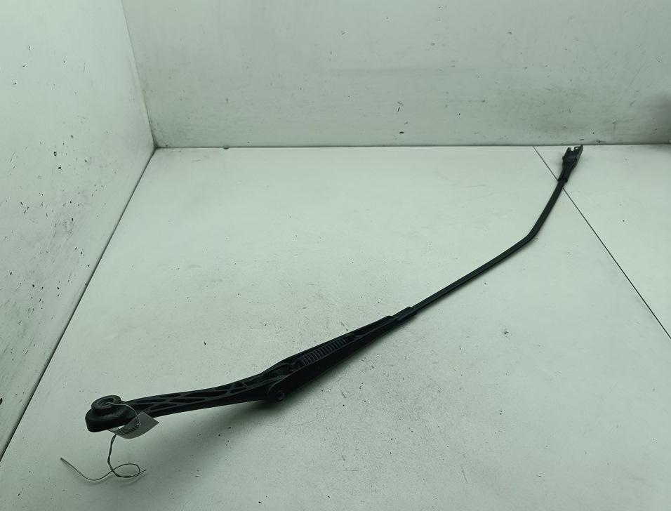 Щеткодержатель (поводок стеклоочистителя) передний Fiat Grande Punto 2007, 1.4 л., бензин, МКПП, жёлтый, хетчбэк 3 дв., 51701423