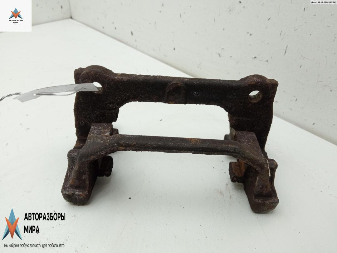 скоба суппорта Fiat Grande Punto 1 поколение 2007, 1.4 л., бензин, МКПП, жёлтый, хетчбэк 3 дв. - фото №1