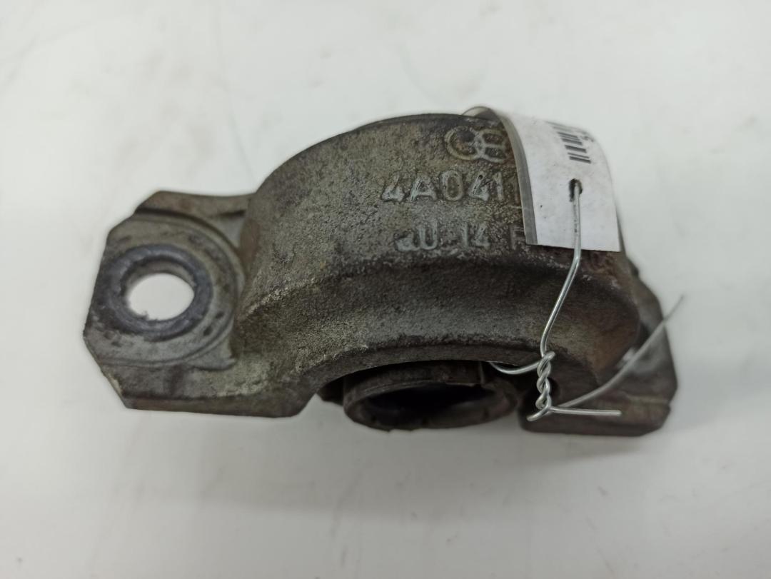 крепление стабилизатора / втулки стабилизатора Audi 100 C4 1993, 2.0 л., бензин, МКПП, серый, седан, 4A0411336D