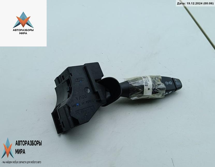 переключатель поворотов Ford Mondeo 3 поколение 2002, 2.0 л., бензин, МКПП, серый, универсал, 1S7T13335BE - фото №1