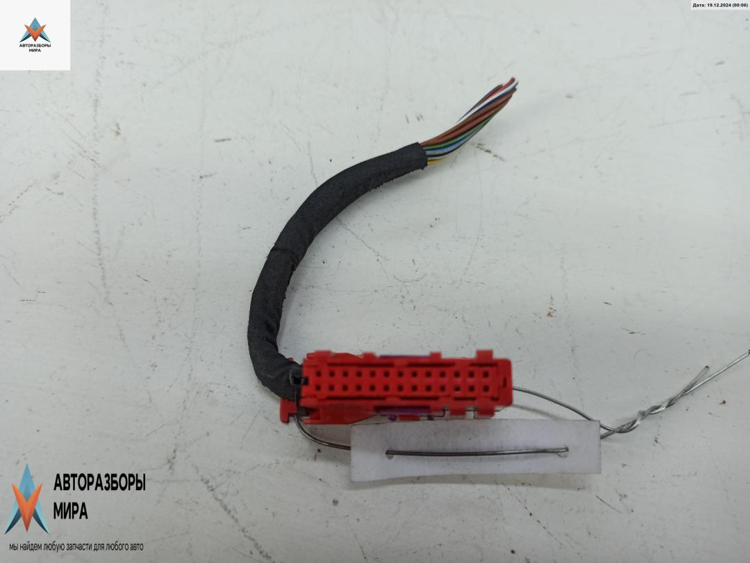 разъем (фишка) проводки Audi 100 4A/C4 1993, 2.0 л., бензин, МКПП, серый, седан, 4A0972977A - фото №1