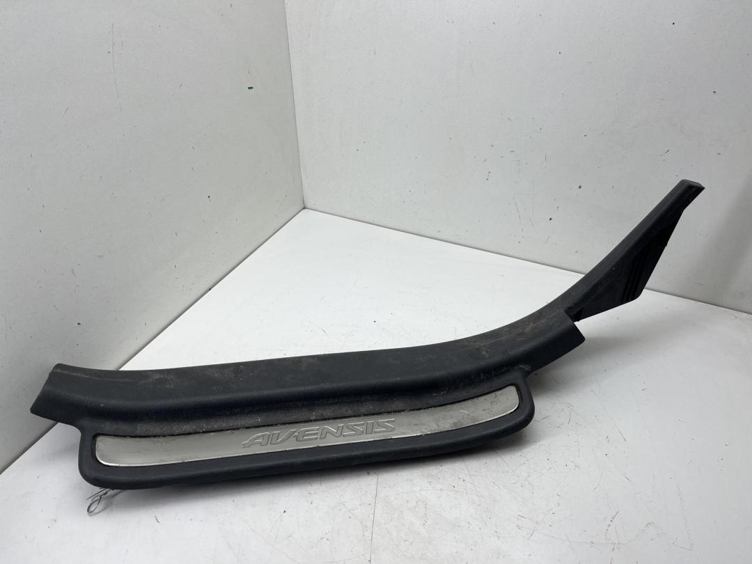 Накладка на порог внутренняя (салона) Toyota Avensis 2006, 2.2 л., дизель, МКПП, серый, универсал, 67918-05050