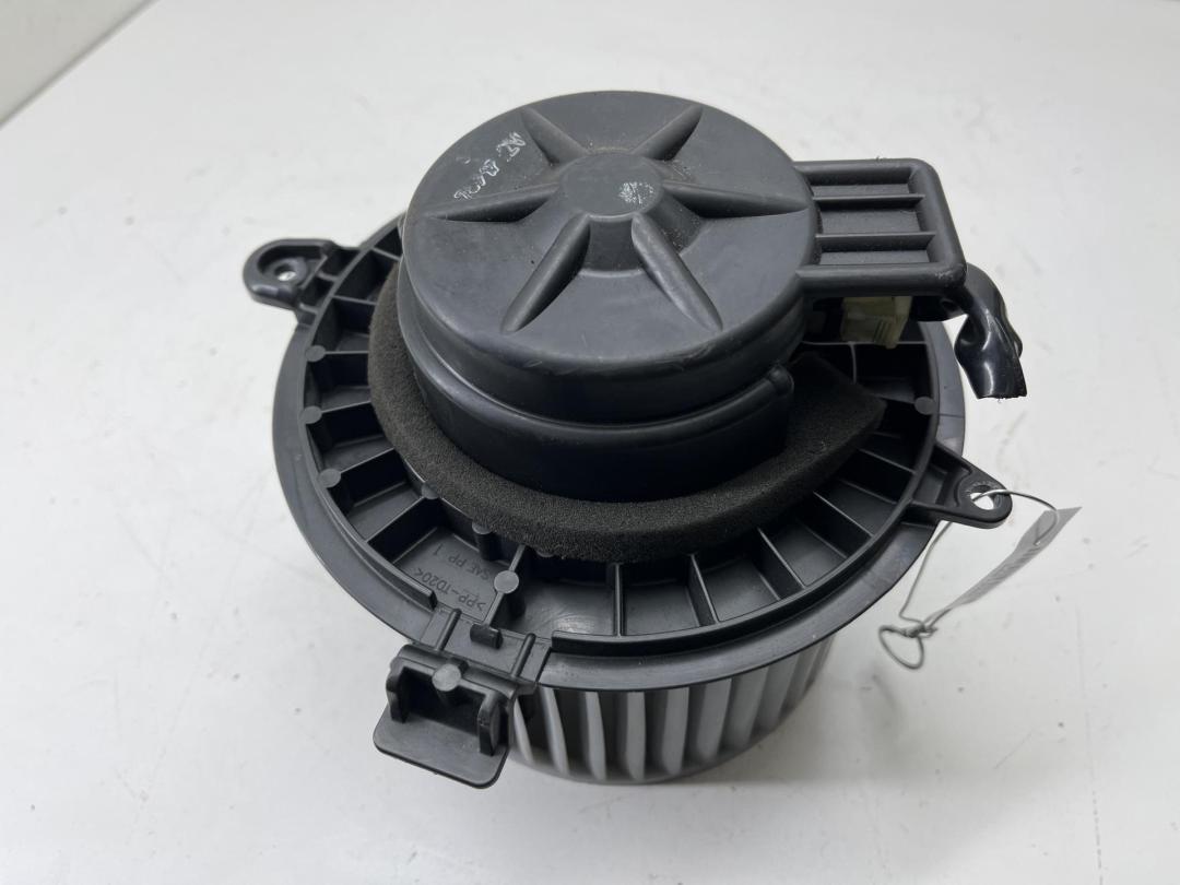моторчик печки Suzuki SX4 2007, 2.0 л., бензин, МКПП, серый, внедорожник 5 дв.
