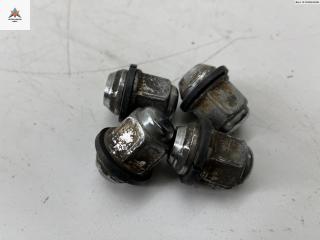 болт колесный Hyundai Matrix 1 поколение [рестайлинг] 2006, 1.5 л., дизель, МКПП, серый, минивэн