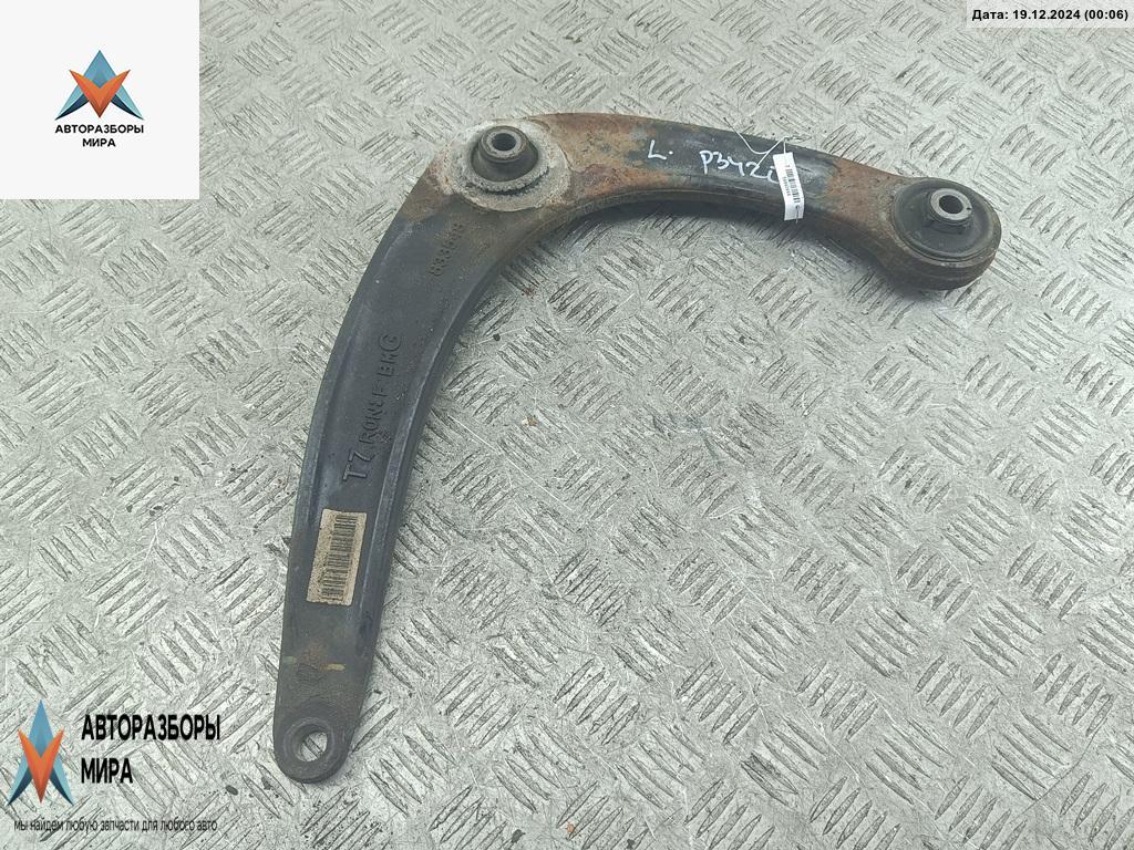 рычаг передний левый Peugeot 308 T7 2009, 1.6 л., бензин, МКПП, белый, хетчбэк 5 дв. - фото №1