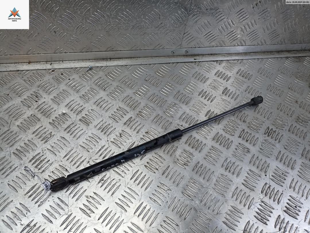 амортизатор крышки багажника (3-5 двери) Opel Corsa C 2000, 1.4 л., бензин, АКПП, серый, хетчбэк 3 дв. - фото №1