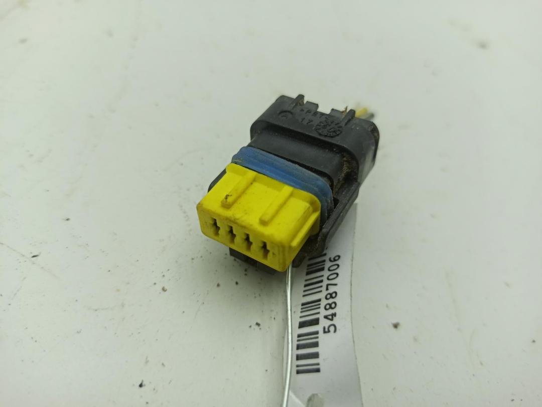 разъем (фишка) проводки Renault Megane 2 поколение 2003, 1.6 л., бензин, МКПП, красный, хетчбэк 3 дв. - фото №1