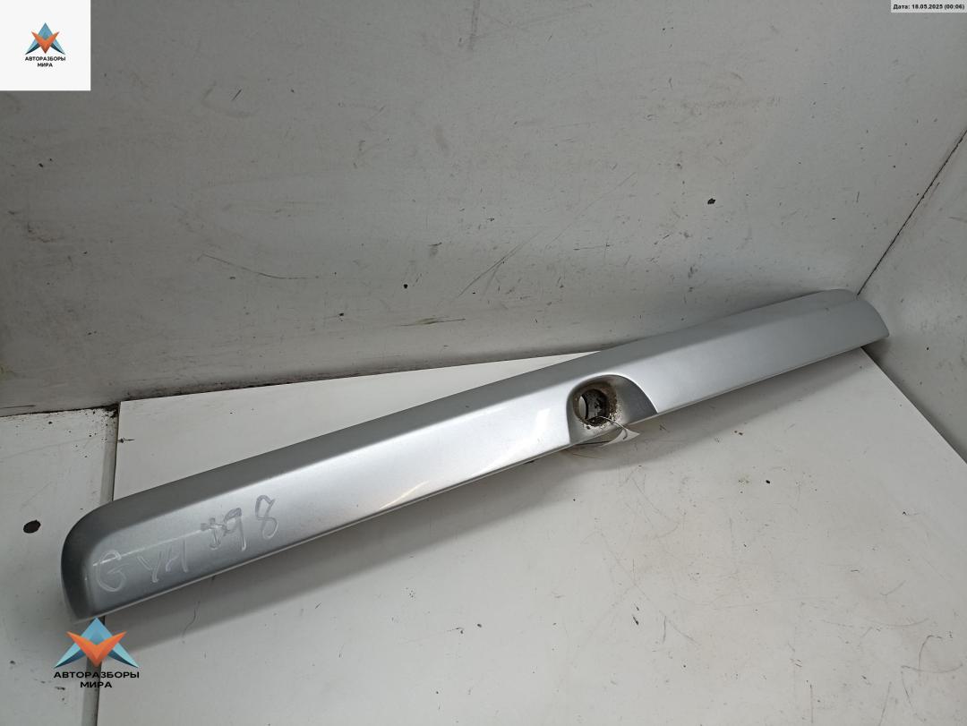 накладка подсветки номера Opel Astra G 2003, 1.6 л., бензин, МКПП, серый, универсал, 90559269 - фото №1