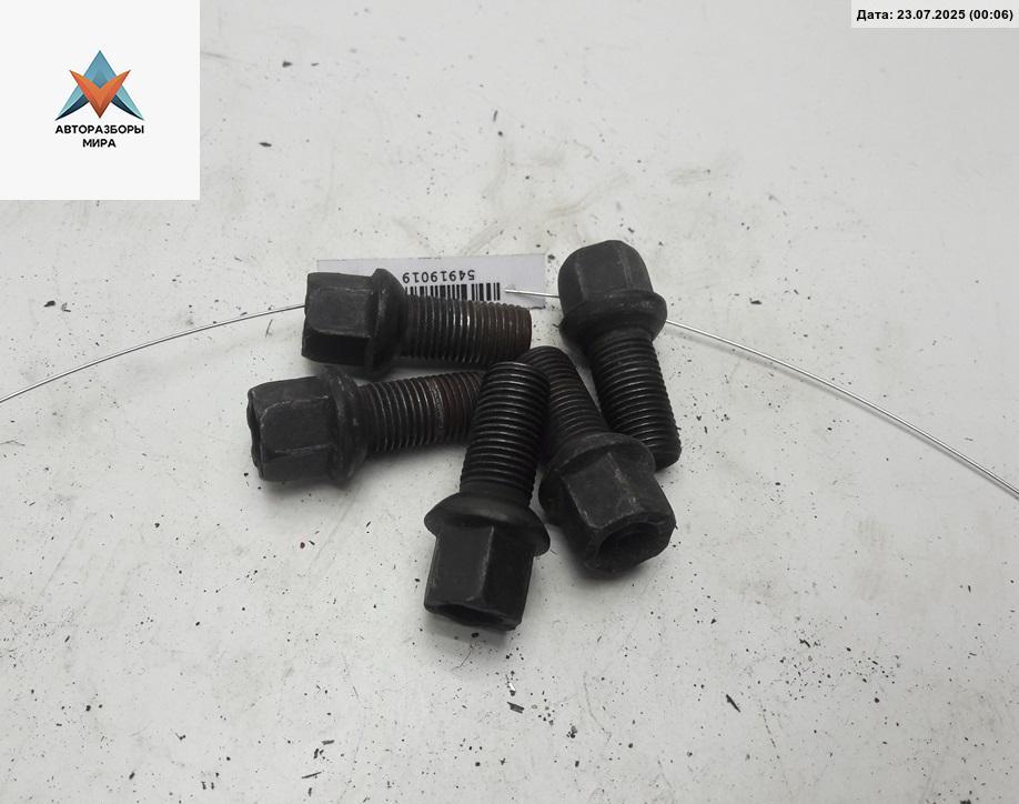 болт колесный Volkswagen Passat B5 1997, 1.8 л., бензин, МКПП, синий, универсал - фото №1