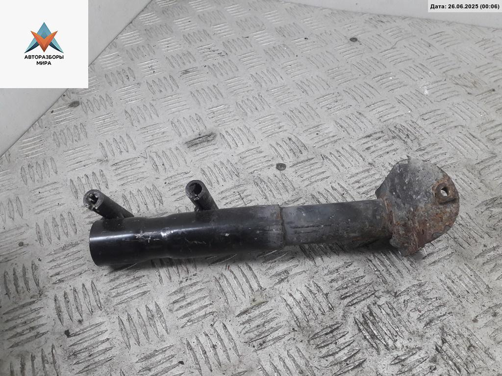 кронштейн заднего бампера Volkswagen Passat B5 1997, 1.8 л., бензин, МКПП, синий, универсал - фото №1