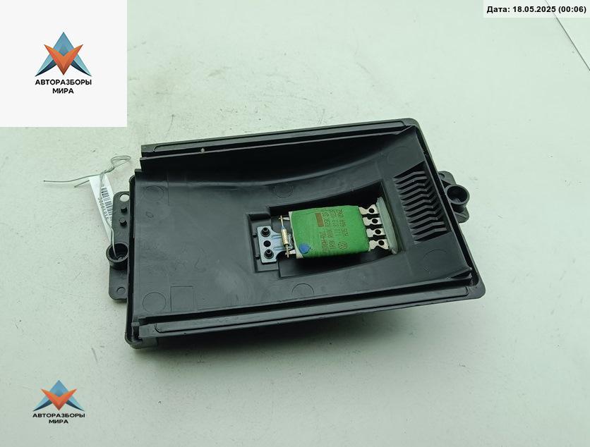 сопротивление печки Volkswagen Golf 4 поколение 2000, 1.6 л., бензин, МКПП, синий, универсал, 1J0819022A - фото №1