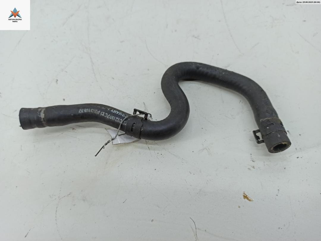 патрубок (трубопровод, шланг) Audi A4 B5 1997, 1.6 л., бензин, МКПП, зелёный, седан, 8D0121107C - фото №1