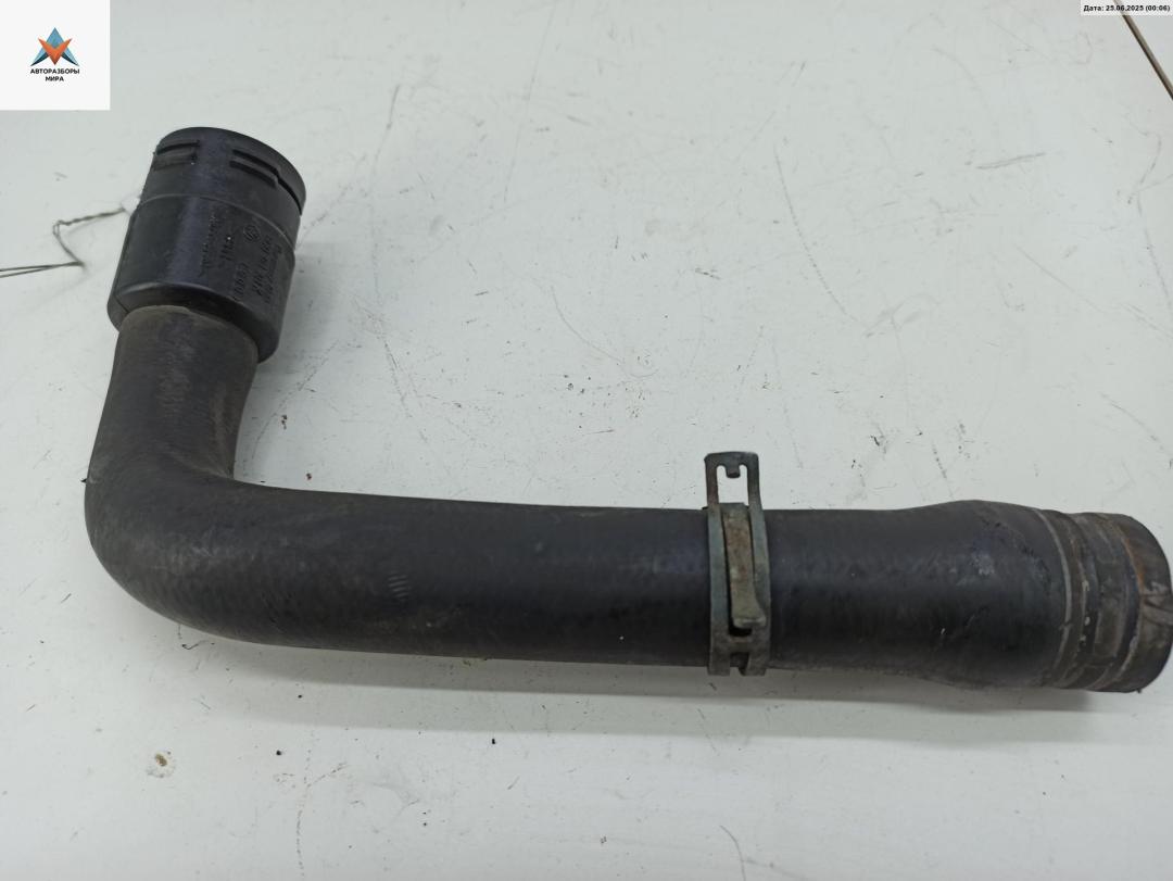 патрубок радиатора Audi A4 B5 1997, 1.6 л., бензин, 8D0121101K - фото №1