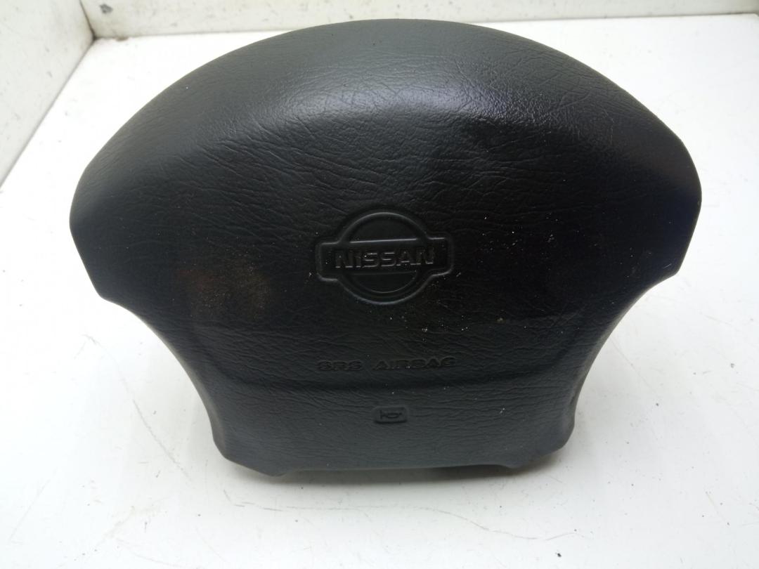 подушка безопасности водителя Nissan Primera P11 2000, 1.6 л., бензин, МКПП, серый, хетчбэк 5 дв.