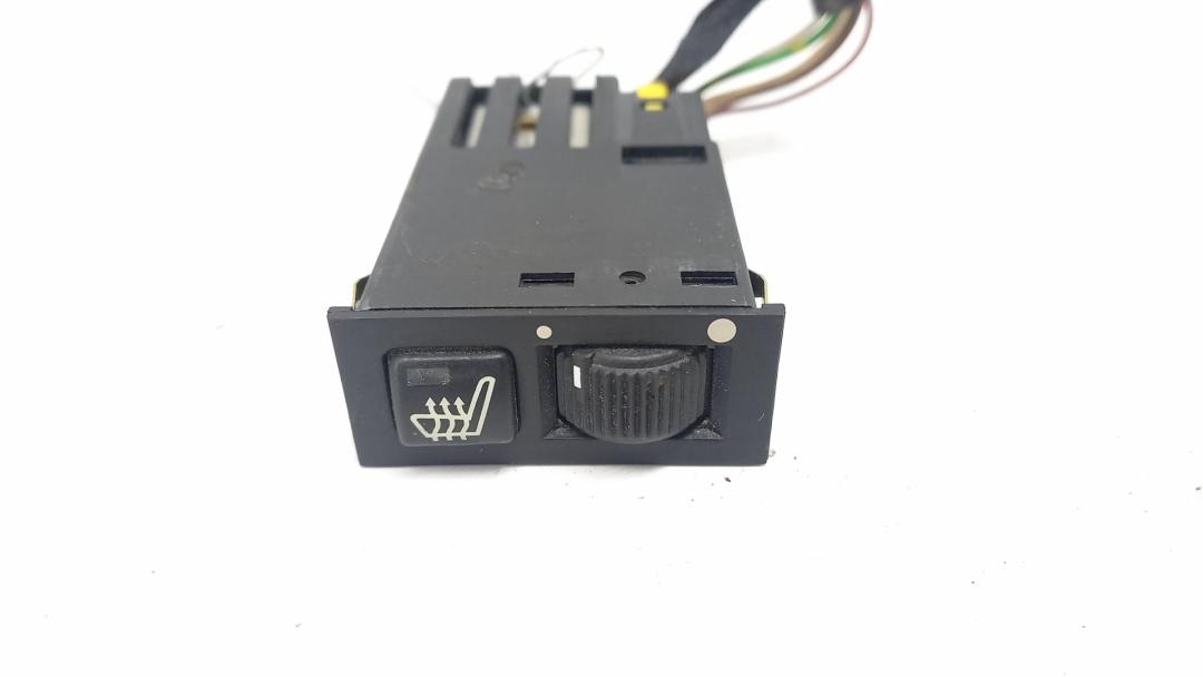 кнопка обогрева сидений BMW 5 E39 1996, 2.5 л., бензин, МКПП, красный, седан, 61318352259, 8352259