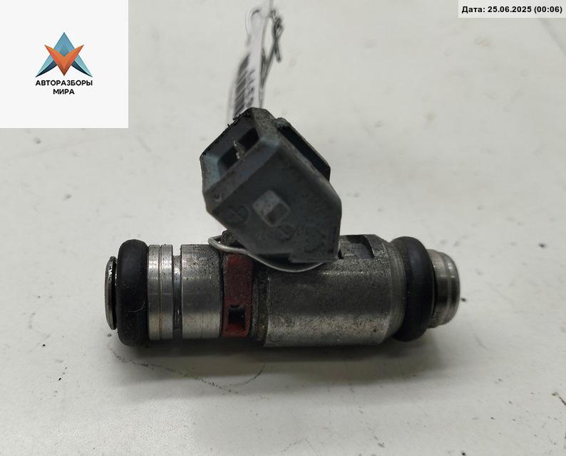 форсунка Volkswagen Golf 4 поколение 2000, 1.4 л., бензин, МКПП, красный, хетчбэк 5 дв., 036031C - фото №1