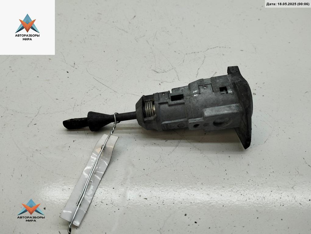 личинка дверного замка Volkswagen Passat B7 2012, 2.5 л., бензин, АКПП, синий, седан, 561837167 - фото №1