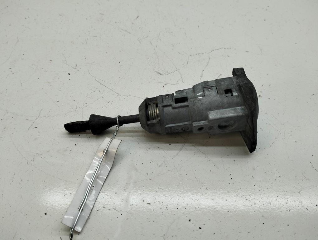 личинка дверного замка Volkswagen Passat B7 2012, 2.5 л., бензин, АКПП, синий, седан, 561837167 - фото №1