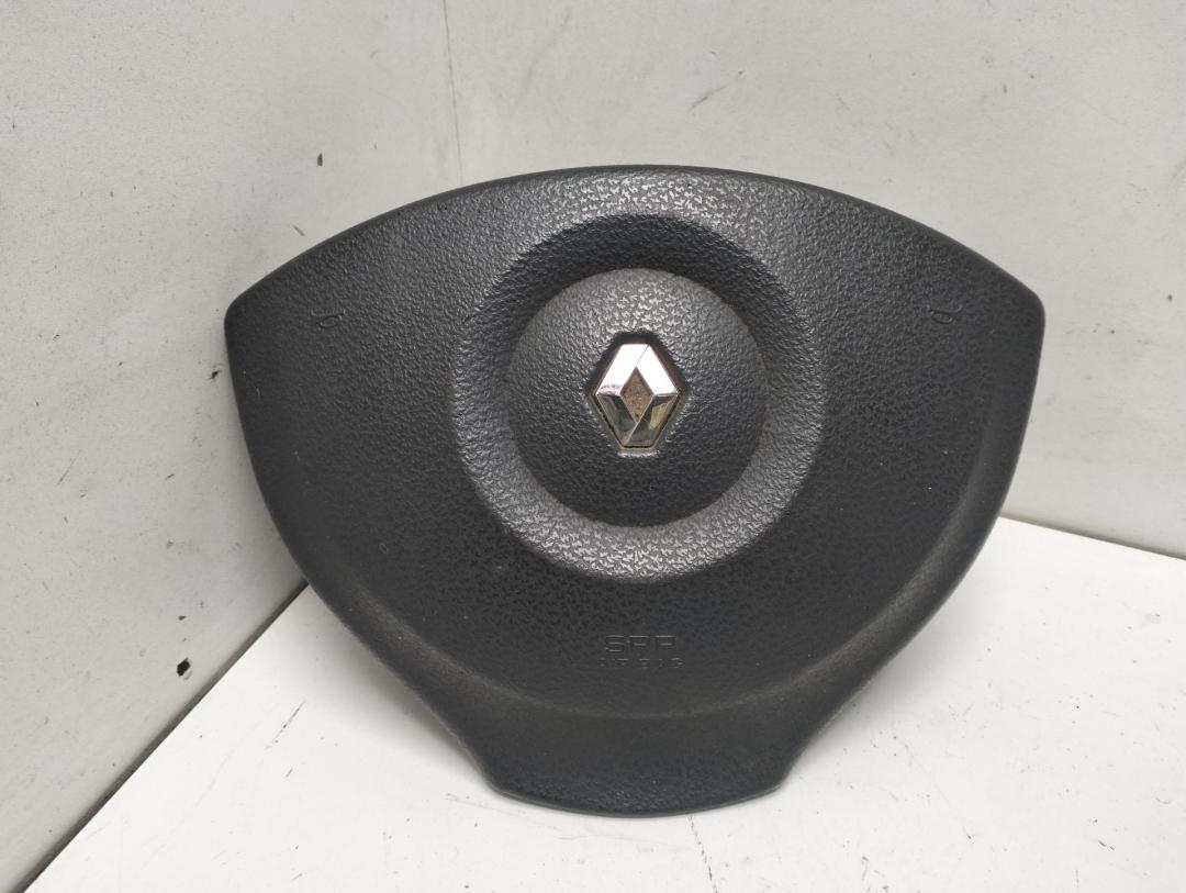 подушка безопасности водителя Renault Modus 2005, 1.2 л., бензин, МКПП, серый, хетчбэк 5 дв., 8200466483
