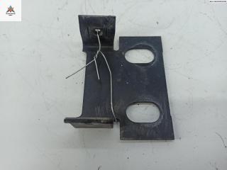 кронштейн переднего бампера Audi 80 8A/B3 1990, 1.8 л., бензин, МКПП, красный, седан