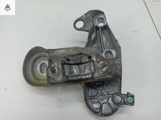 крепление стабилизатора / втулки стабилизатора Audi A4 B5 1996, 1.6 л., бензин, АКПП, серый, седан, 4B0199352H