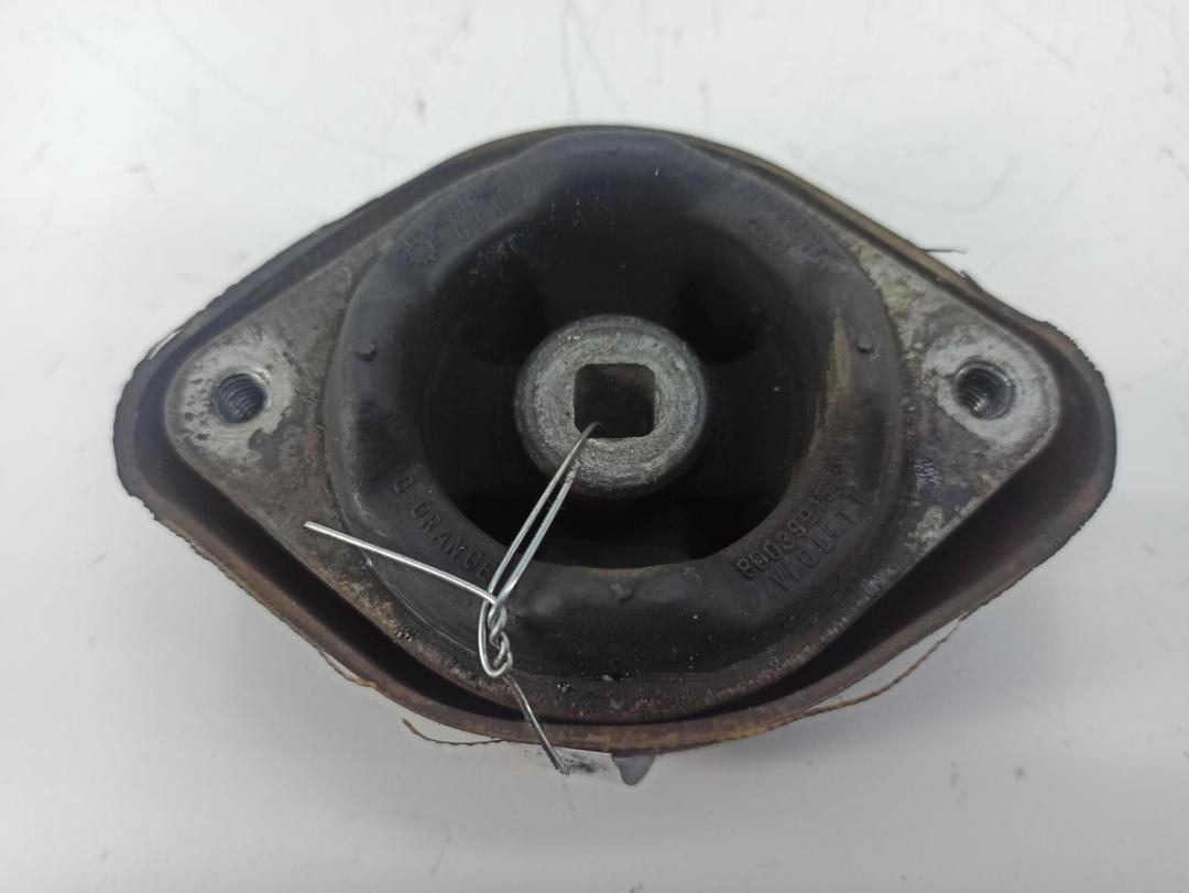 подушка крепления КПП Audi A4 B5 1996, 1.6 л., бензин, АКПП, серый, седан, 8D0399151N