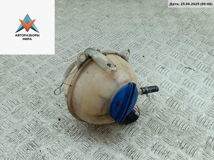 бачок расширительный Volkswagen Golf 4 поколение 2004, 1.9 л., дизель, 1J0121403B - фото №1