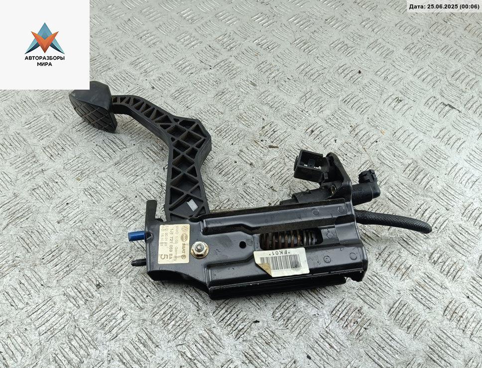 цилиндр сцепления главный Skoda Octavia mk1 (A4 1U) 2003, 2.0 л., бензин, МКПП, серый, универсал, 1J1721388E - фото №1