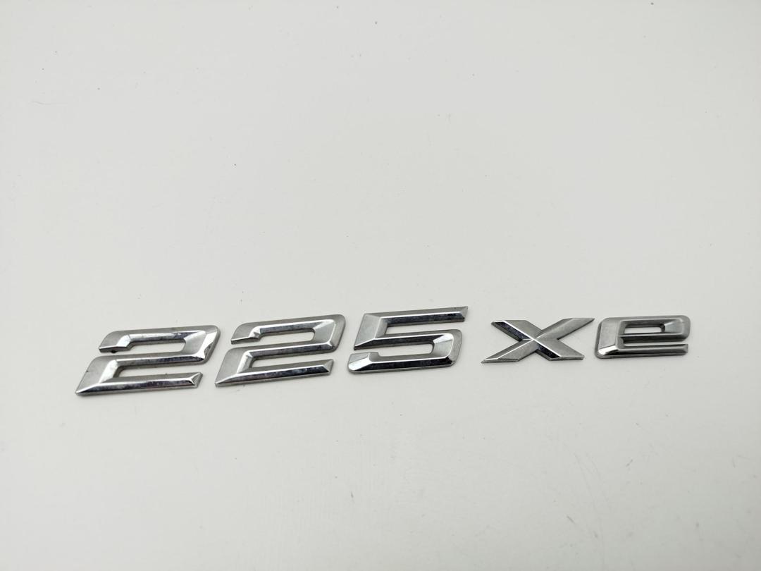 эмблема BMW 2 Tourer F45/F46 2019, 1.5 л., гибрид, АКПП, чёрный, минивэн, 51147458633 - фото №1