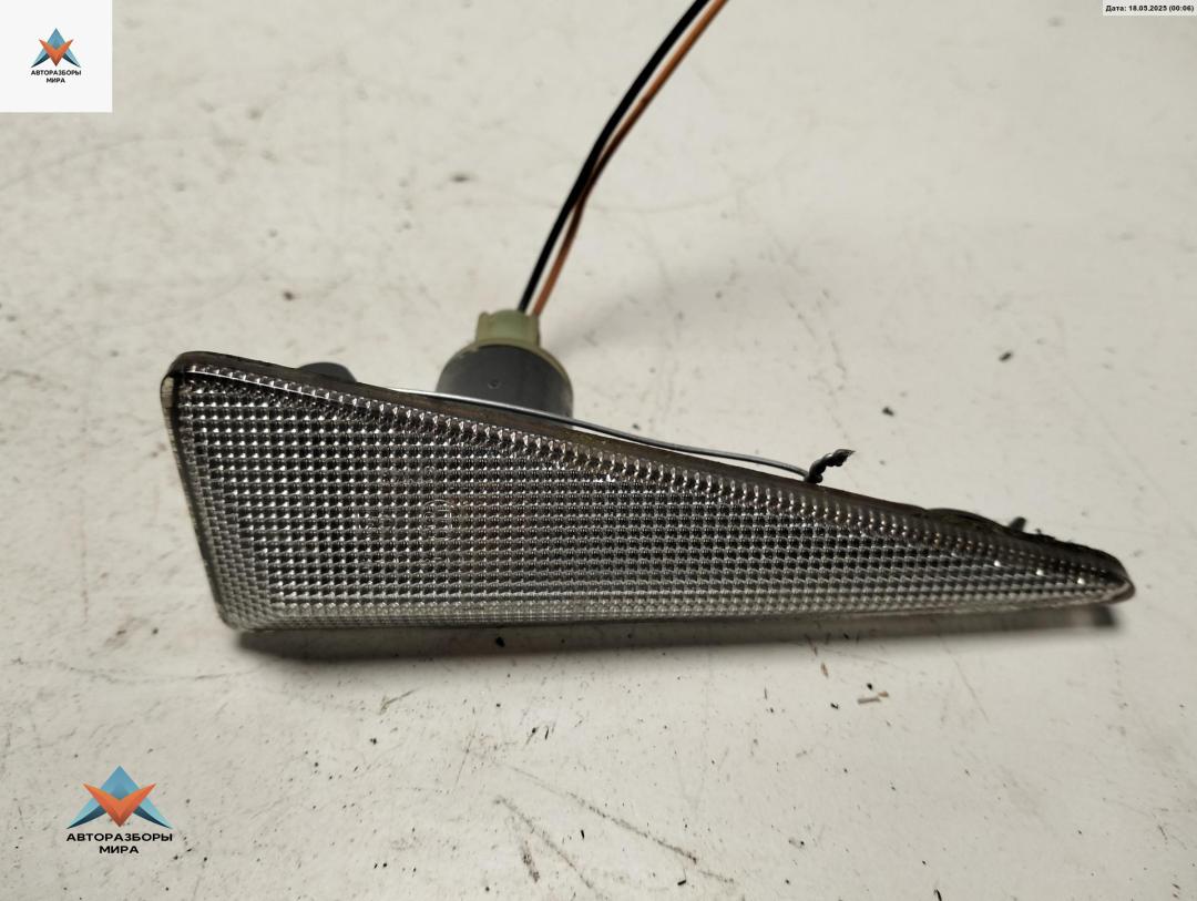 повторитель передний левый Renault Scenic 2 поколение 2004, 1.6 л., бензин, МКПП, красный, минивэн, 8200027150 - фото №1