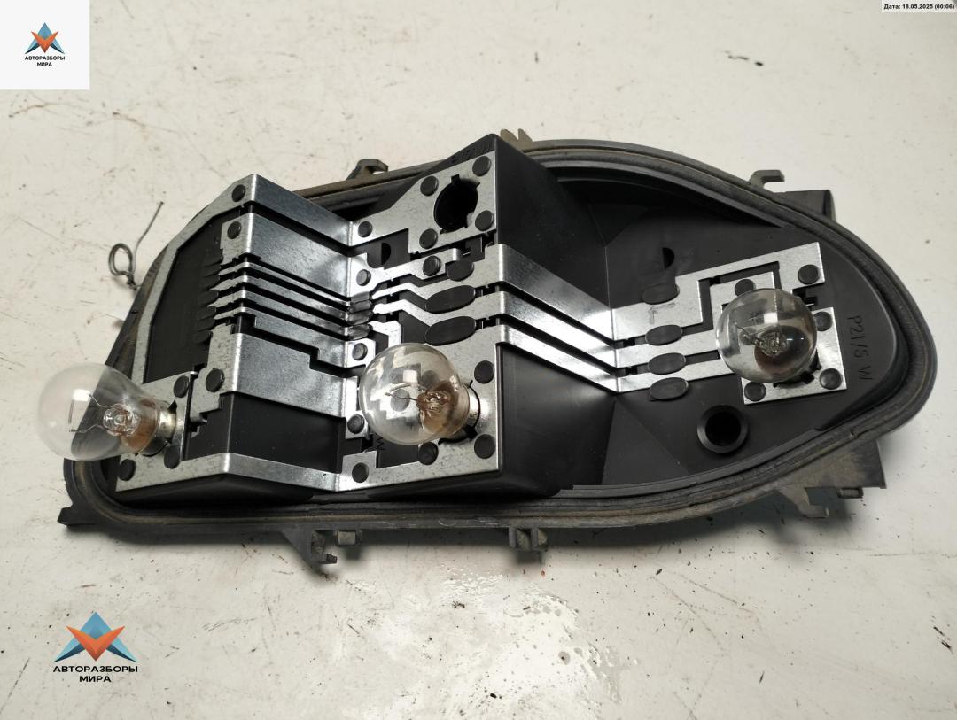 панель заднего левого фонаря Renault Clio 3 поколение 2006, 1.2 л., бензин, МКПП, серый, хетчбэк 5 дв., 89035086 - фото №1