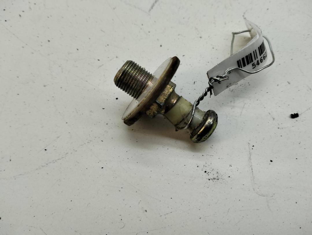 ответная часть (скоба) замка двери Volkswagen Passat B4 1995, 1.6 л., бензин, МКПП, белый, универсал