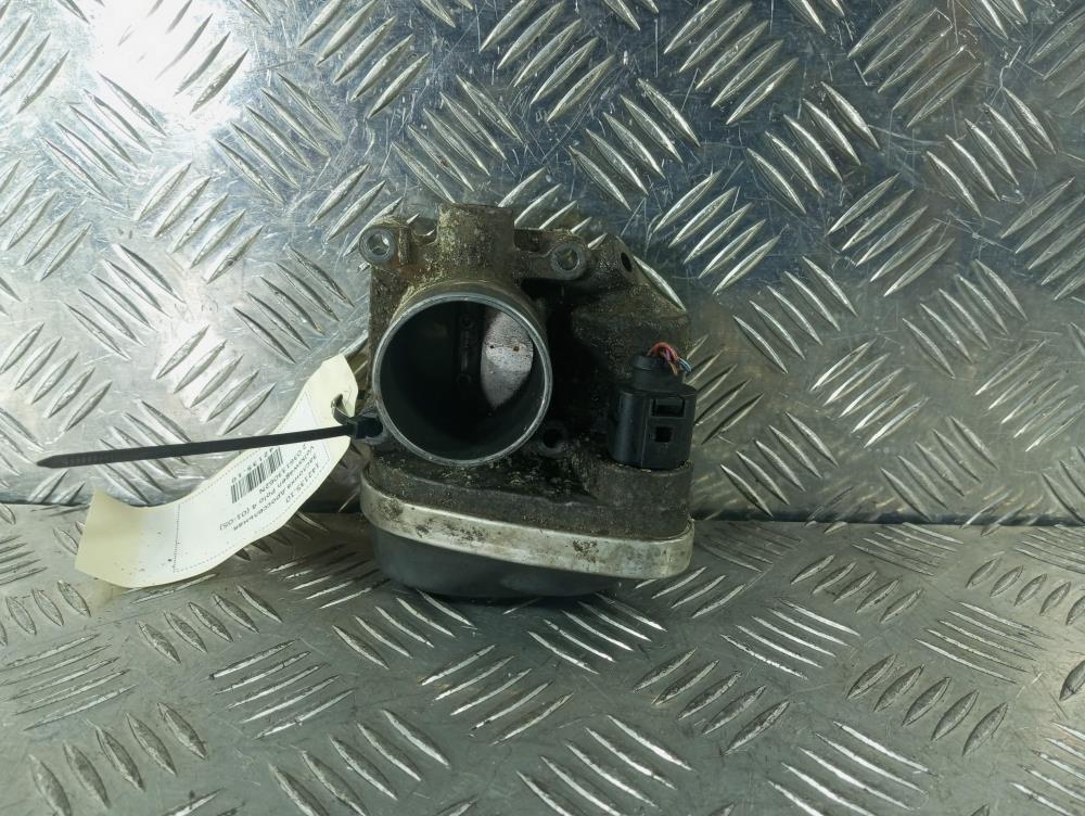 заслонка дроссельная Volkswagen Polo 4 поколение 2003, цвет, 036133062N - фото №1