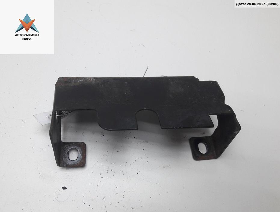 кронштейн (крепление) Volkswagen Golf 3 поколение 1999, 1.8 л., бензин, МКПП, синий, кабриолет, 1E0823229A - фото №1