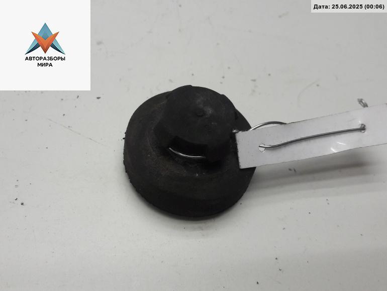 кронштейн радиатора Volkswagen Passat B5 1997, 1.8 л., бензин, МКПП, синий, универсал, 8D0121275 - фото №1