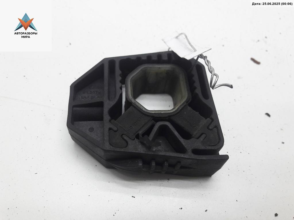 кронштейн радиатора Volkswagen Passat B6 2007, 1.9 л., дизель, МКПП, серый, универсал, 1K0121367D - фото №1