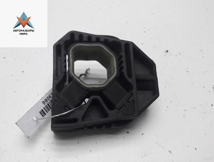 кронштейн радиатора Volkswagen Passat B6 2007, 1.9 л., дизель, МКПП, серый, универсал, 1K0121367D - фото №1