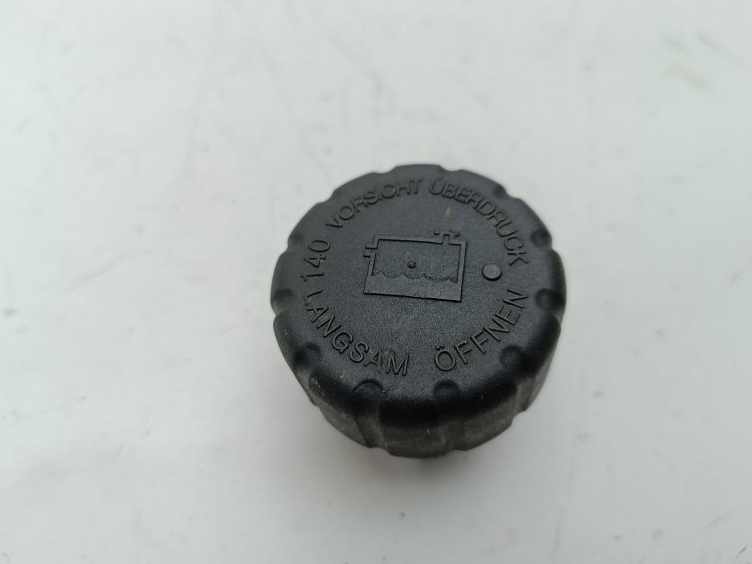 пробка расширительного бачка Mercedes-Benz A W168 1999, 1.4 л., бензин, АКПП, синий, хетчбэк 5 дв., 1685010115