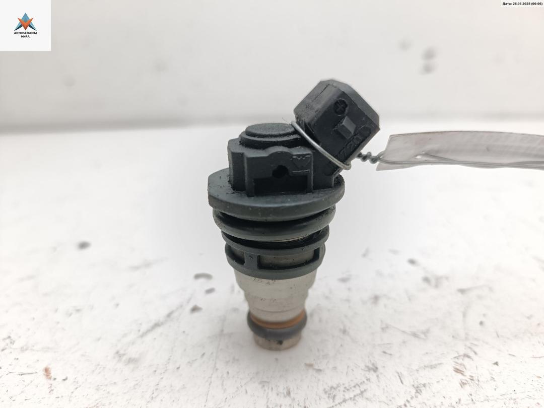 форсунка Peugeot 406 1 поколение 1995, 1.6 л., бензин, МКПП, красный, седан, IW720 - фото №1