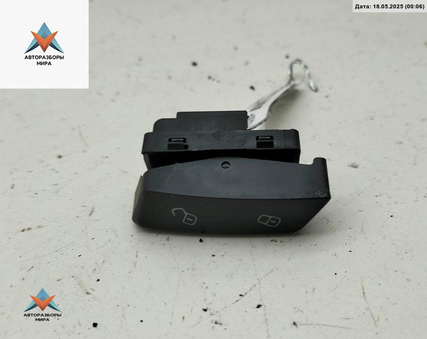 кнопка центрального замка Volkswagen Passat B7 2012, 2.5 л., бензин, АКПП, синий, седан, 561962126 - фото №1