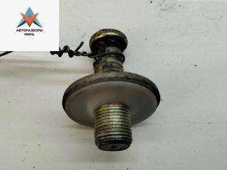 ответная часть (скоба) замка двери Volkswagen Passat B4 1995, 1.6 л., бензин, МКПП, белый, универсал