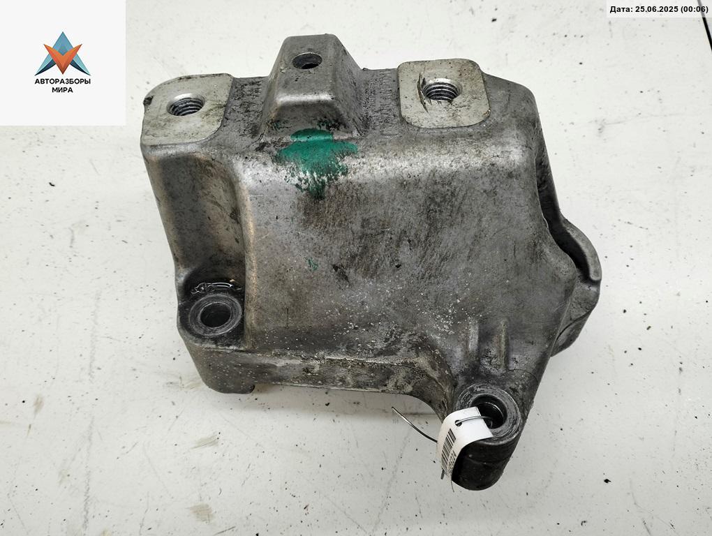 кронштейн КПП Volkswagen Passat B6 2006, 1.6 л., бензин, МКПП, серый, универсал, 1K0199117AJ - фото №1