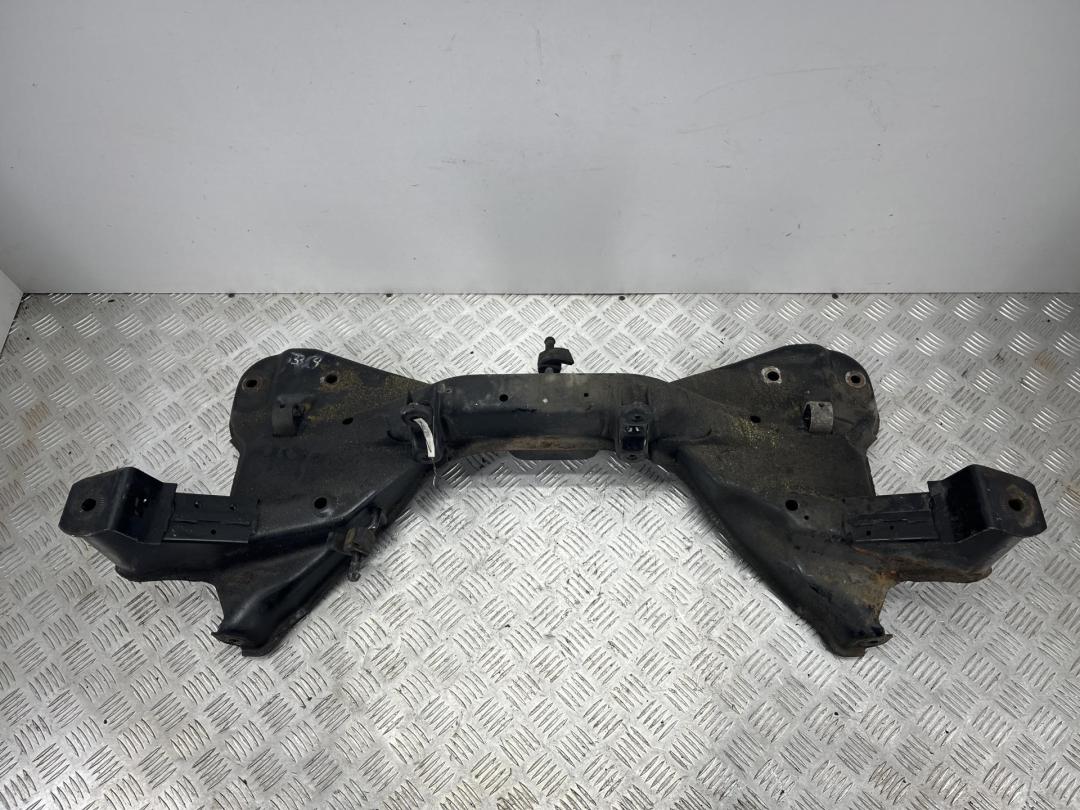 подрамник передний Mitsubishi Carisma 2002, 1.6 л., бензин, МКПП, синий, хетчбэк 5 дв.