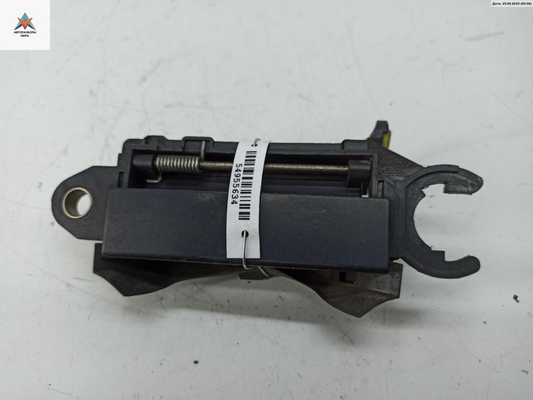 ручка наружная передняя левая Audi A4 B5 1996, 1.6 л., бензин, АКПП, серый, седан, 8D0837207A - фото №1