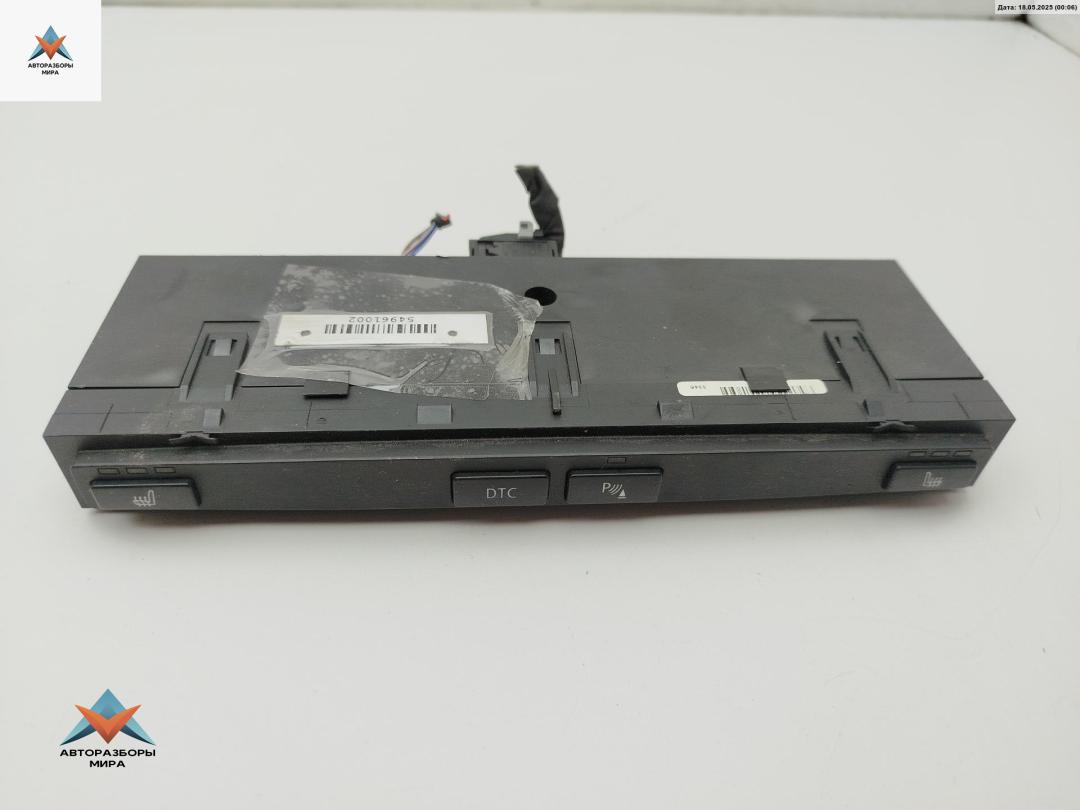 кнопка обогрева сидений BMW 5 серия E60/E61 2006, 2.5 л., дизель, МКПП, серый, универсал, 9134027 - фото №1
