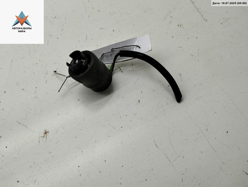 Патрон лампы указателя поворота Volkswagen Passat B5 1998, 1.9 л., дизель, МКПП, синий, седан - фото №1