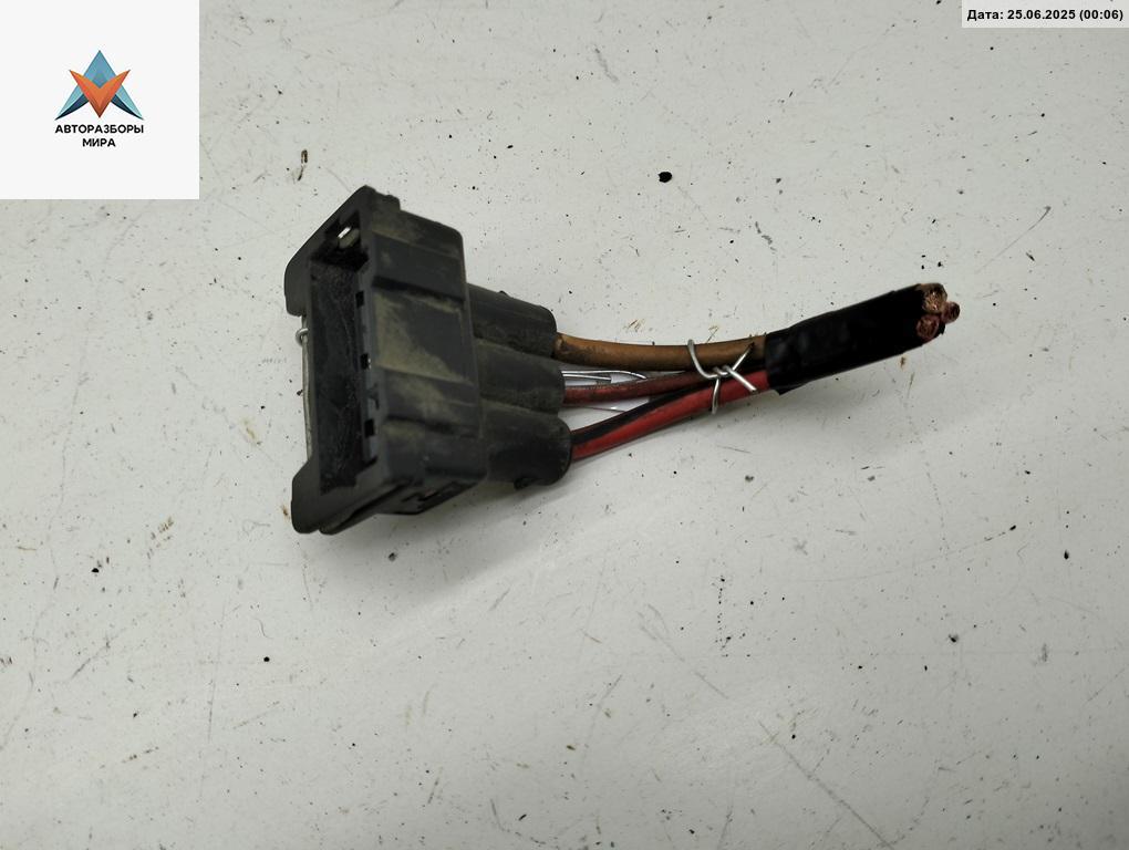 разъем (фишка) проводки Volkswagen Passat B4 1995, 1.6 л., бензин, МКПП, белый, универсал, 1H0906233 - фото №1