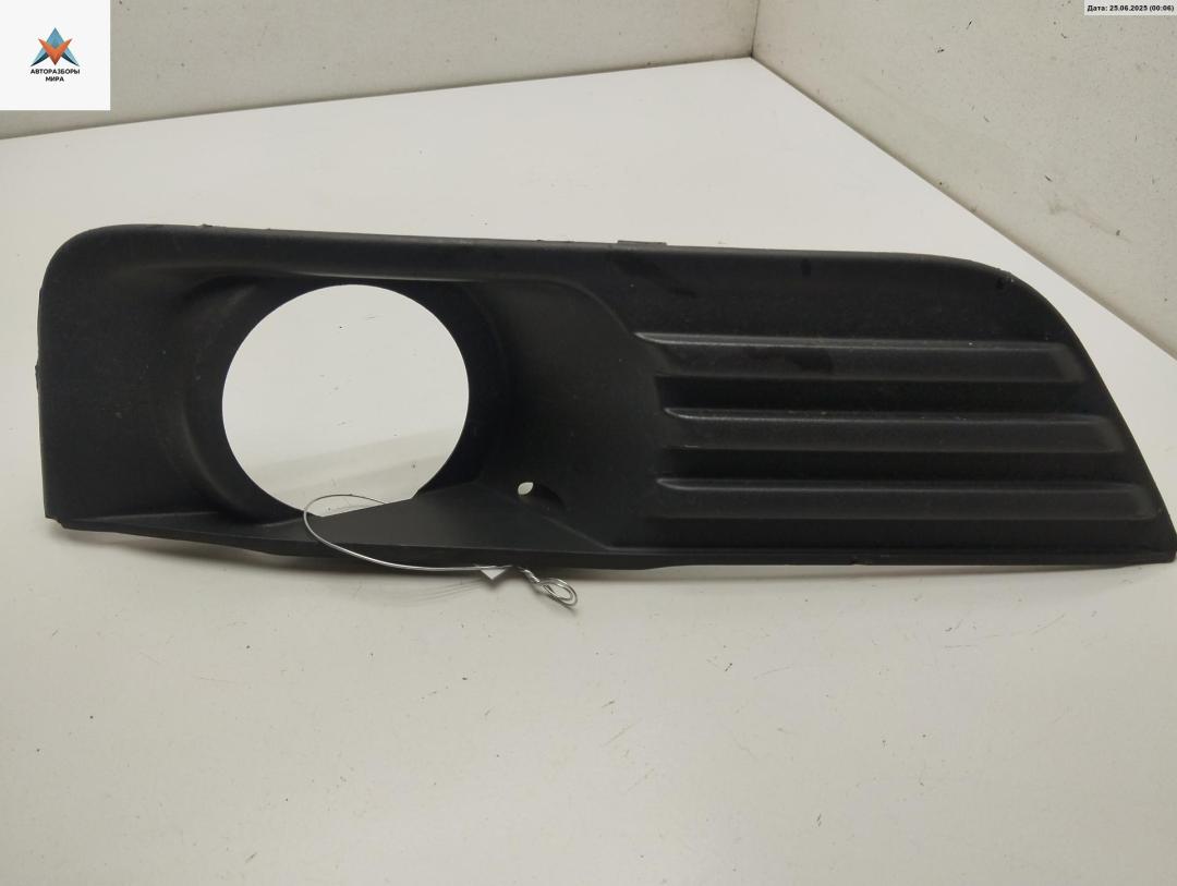 рамка фары противотуманной левой Ford Focus 2 поколение 2005, 1.6 л., дизель, МКПП, серый, универсал, 4M5119953AE - фото №1