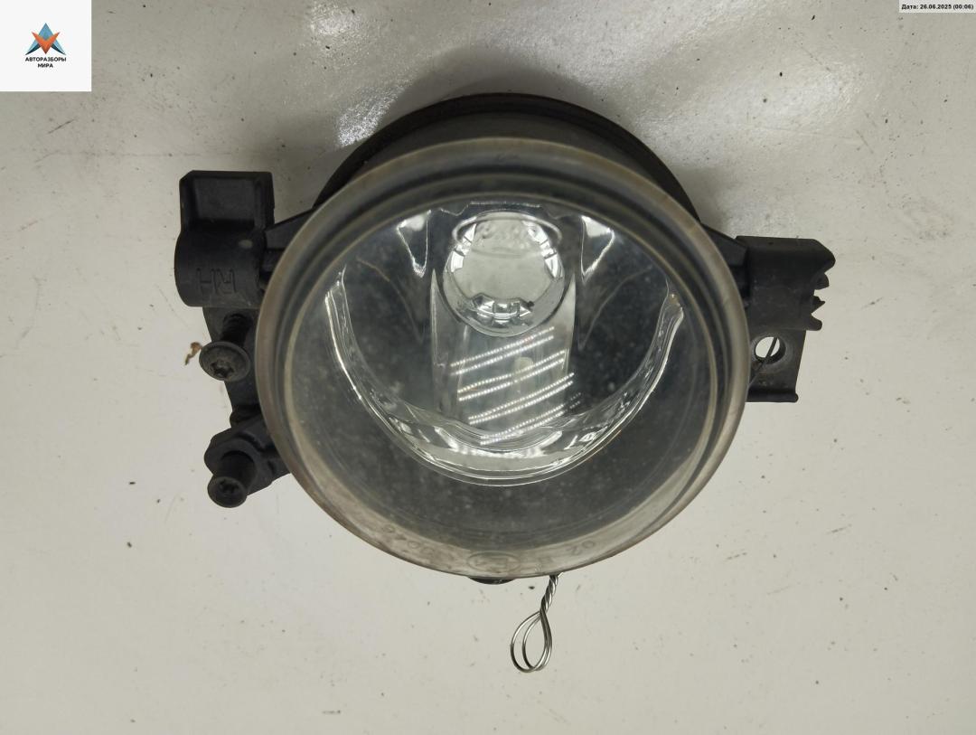 фара противотуманная правая Ford Focus 2 поколение 2005, 1.6 л., дизель, МКПП, серый, универсал, 3M5115K201AA - фото №1