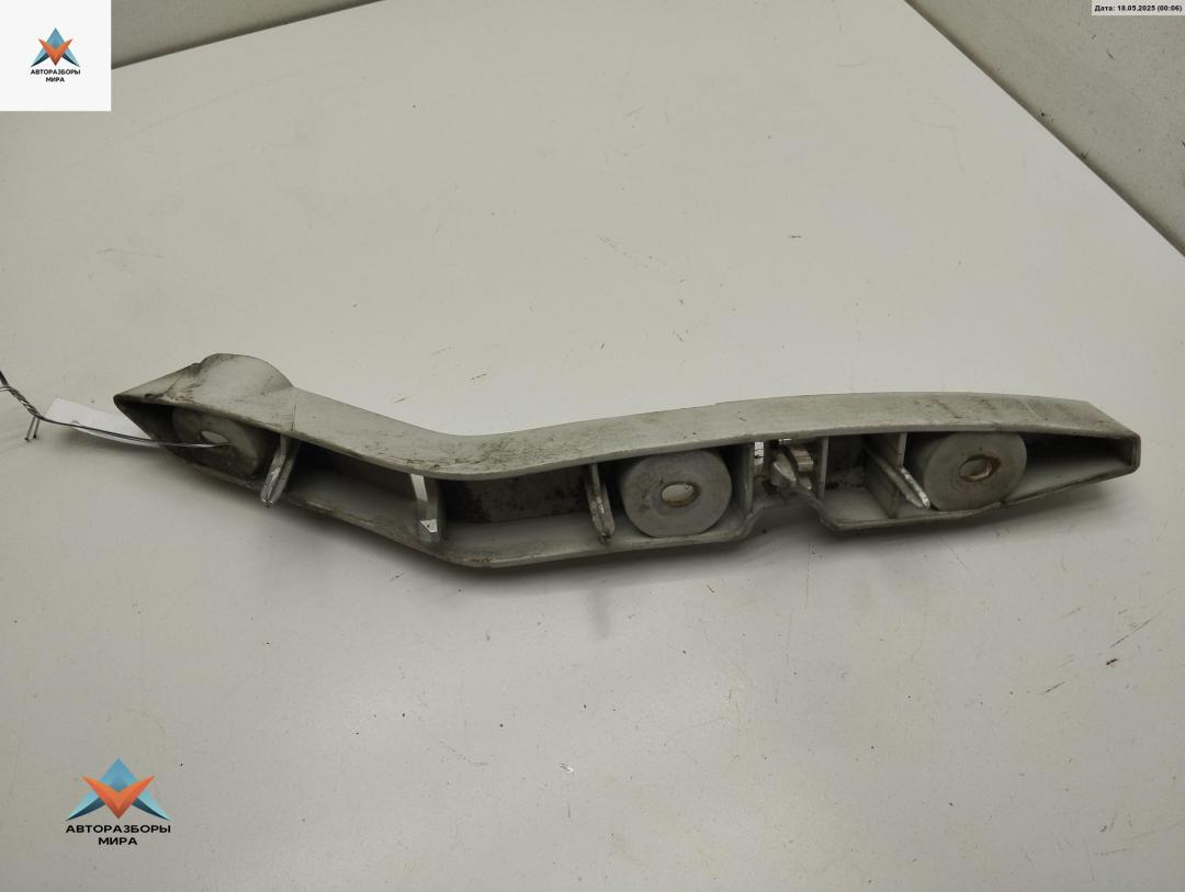 кронштейн переднего бампера Ford Focus 2 поколение 2005, 1.6 л., дизель, МКПП, серый, универсал, 4M5117D959AF - фото №1